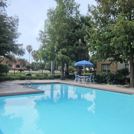 Sonesta Simply Suites Stafford Bagian luar foto